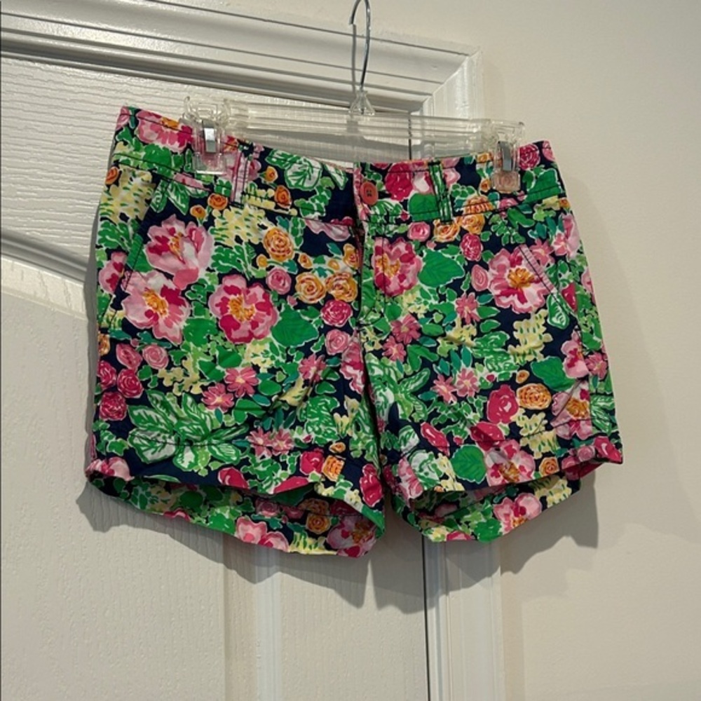 Lilly Pulitzer Vibrant Floral Bermuda Shorts Size 2